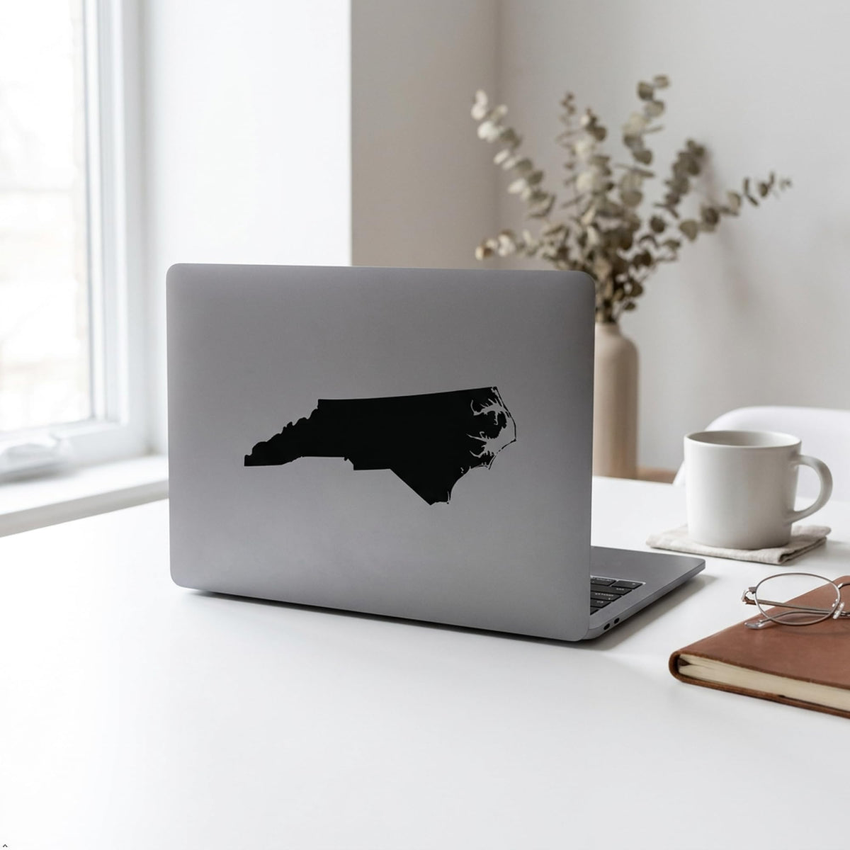Picniva Black North Carolina NC State Map Vinyl Decal for Car, 3 in - Color: black - Size: 3 inches